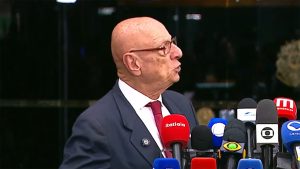 Espiridião Amin concede entrevista coletiva | Foto: Youtube/Divulgação