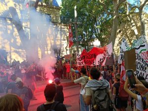 Protesto na França contra reformas propostas por Emmanuel Macron | Foto: Reprodução