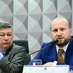 Presidente da CPMI, Carlos Viana, ao lado do advogado depoente Nelson Willians na CPMI do INSS I Foto: Agência Senado