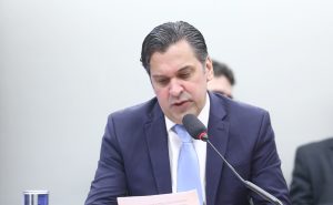 O relator-geral do Orçamento, deputado federal Isnaldo Bulhões Júnior (MDB-AL) fez uma manobra para aumentar os recursos eleitorais para 2026