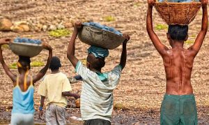 Trabalho infantil cresce em 2024 e interrompe queda histórica no Brasil, aponta IBGE