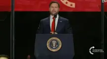 JD Vance, vice-presidente dos EUA, durante discurso no funeral de Charlie Kirk | Foto: Reprodução/YouTube