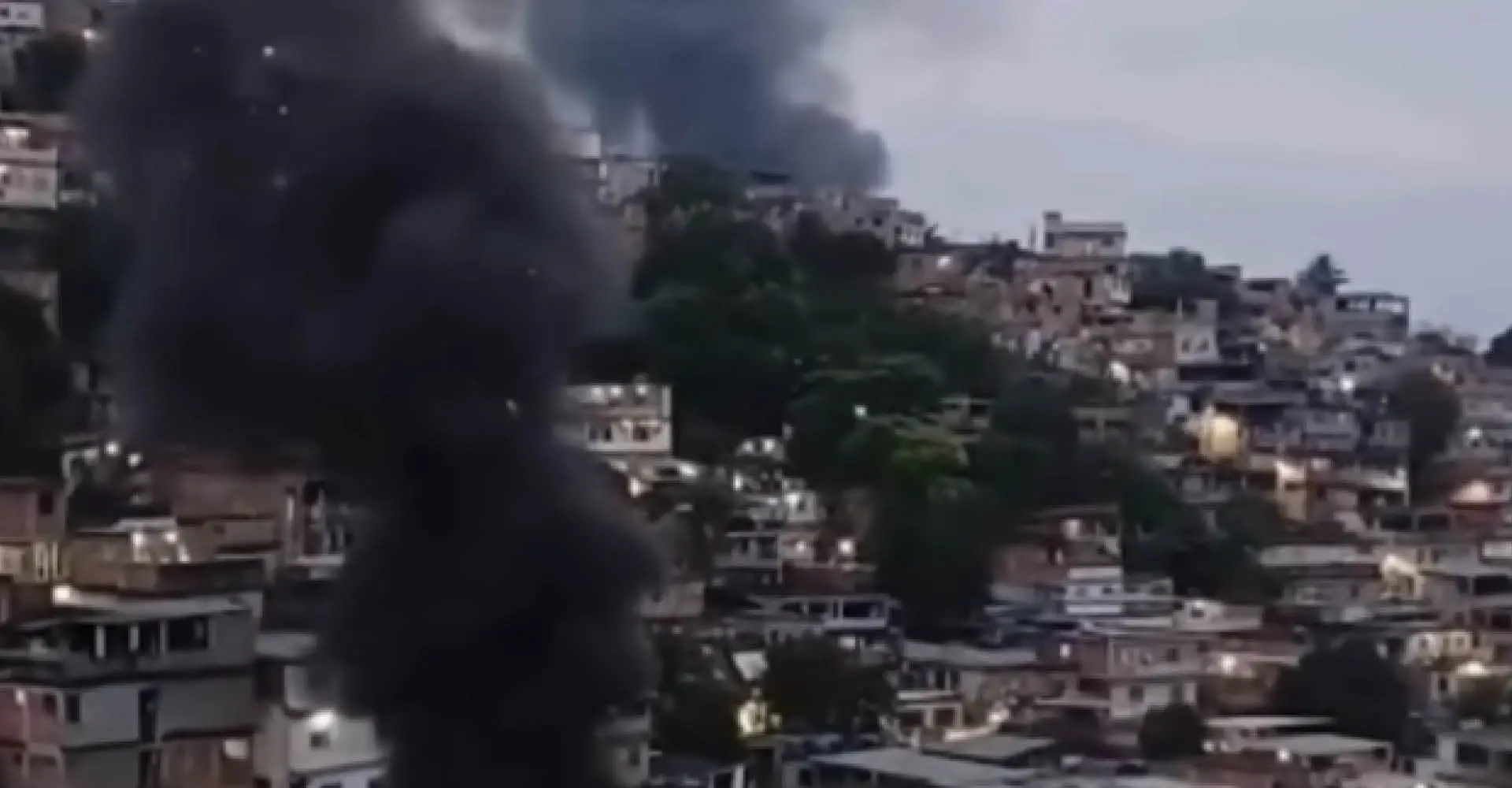 Rio de Janeiro durante a Operação Contenção contra o tráfico de drogas na favela do Alemão e da Penha, no Rio de Janeiro, Brasil, no dia 28 outubro de 2025 | Foto: Reprodução/Redes Sociais