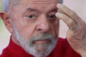 O presidente Luiz Inácio Lula da Silva, de esquerda; Senado