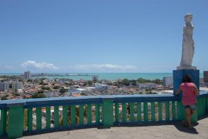 Região central de Maceió, capital de Alagoas, em referência à nota sobre turismo, segundo o IBGE
