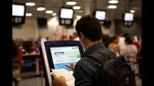 Passageiro faz check-in no Terminal 1 do Aeroporto de Guarulhos, na Grande São Paulo | Foto: Divulgação/GRU Airport