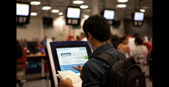 Passageiro faz check-in no Terminal 1 do Aeroporto de Guarulhos, na Grande São Paulo | Foto: Divulgação/GRU Airport