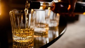 Ofensiva contra esquema de falsificação de bebidas em SP prende 2 pessoas
