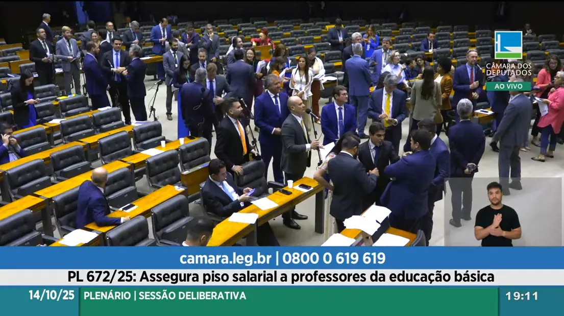 Sessão da Câmara que debateu piso salarial -14/10/2025 | Foto: Reprodução/YouTube/Câmara