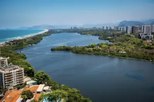 No total, o sistema contará com oito linhas, incluindo rotas expressas entre Rio das Pedras e Jardim Oceânico e uma linha circular ao redor da Lagoa de Jacarepaguá | Foto: Divulgação/Prefeitura do Rio de Janeiro