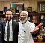 O candidato a prefeito de Nova York Zohran Mamdani, do Partido Democrata, com o imã muçulmano Siraj Wahhaj