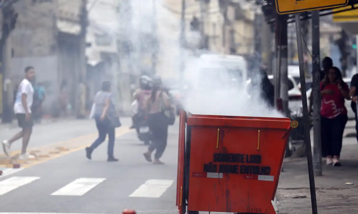 Comando Vermelho, no Rio de Janeiro: métodos de terrorismo | Foto: Fernando Frazão/Agência Brasil
