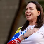 A líder da oposição venezuelana, Maria Corina Machado, em um protesto antes da posse do ditador Nicolás Maduro - 9/1/2025 | Foto: Leonardo Fernandez Viloria/Reuters