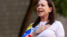 A líder da oposição venezuelana, Maria Corina Machado, em um protesto antes da posse do ditador Nicolás Maduro - 9/1/2025 | Foto: Leonardo Fernandez Viloria/Reuters