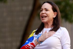 A líder da oposição venezuelana, Maria Corina Machado, em um protesto antes da posse do ditador Nicolás Maduro - 9/1/2025 | Foto: Leonardo Fernandez Viloria/Reuters