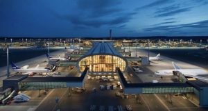 Aeroporto Oslo-Gardermoen, na capital da Noruega: voos suspensos em razão de drones suspeitos | Foto: Reprodução/Twitter/X