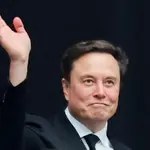 O CEO da Tesla, Elon Musk, em uma cerimônia em memória do ativista conservador Charlie Kirk, no Estádio State Farm, em Glendale, Arizona - 21/9/2025 | Foto: Daniel Cole/Reuters