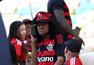 Torcedor do Flamengo no Maracanã, antes da partida entre Flamengo e Vasco - 21/10/2025 | Foto: Sergio Moraes/Reuters