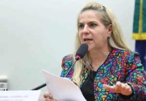 Deputada do PT grava vídeo para reclamar de tratamento em Israel
