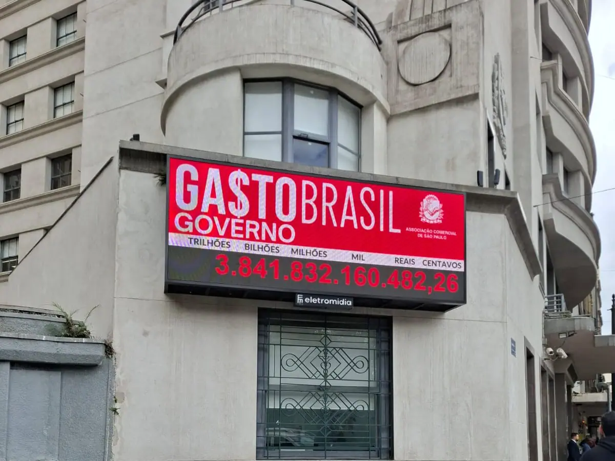 Gastos com o dinheiro público | Foto: Revista <b>Oeste</b>