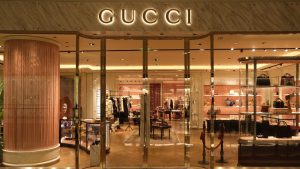 A Gucci é uma marca de moda de luxo italiana com sede em Milão, Itália