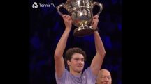 João Fonseca ergue troféu do ATP 500 da Basileia