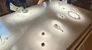 Joias Louvre roubadas