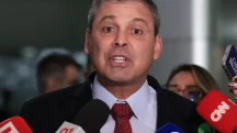 O líder do PT na Câmara, Lindbergh Farias, durante coletiva no Salão Verde | Foto: Lula Marques/Agência Brasil