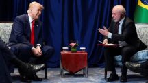 Os presidentes Donald Trump e Lula da Silva durante encontro na Malásia, nesta segunda-feira, 27 | Foto: Reprodução/Twitter/X