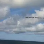 Uma das faixas exibidas em praias de Santa Catarina | Foto: Reprodução/Redes sociais