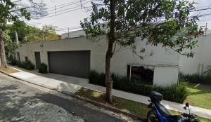 Bandidos invadem mansões e fazem reféns em bairro nobre de São Paulo