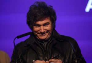 Milei durante evento na sede do partido La Libertad Avanza, em La Plata, Província de Buenos Aires, Argentina - 7/10/2025 | Foto: Tomas Cuesta/Reuters