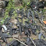 Batalhão de Operações Policiais Especiais (BOPE) mostra 18 fuzis apreendidos no Complexo de favelas da Penha, sob domínio do Comando Vermelho | Foto: Reprodução/Twitter/X