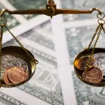 Penduricalhos são benefícios extras que podem ultrapassar o teto constitucional | Foto: Reprodução/Freepik