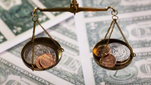 Penduricalhos são benefícios extras que podem ultrapassar o teto constitucional | Foto: Reprodução/Freepik