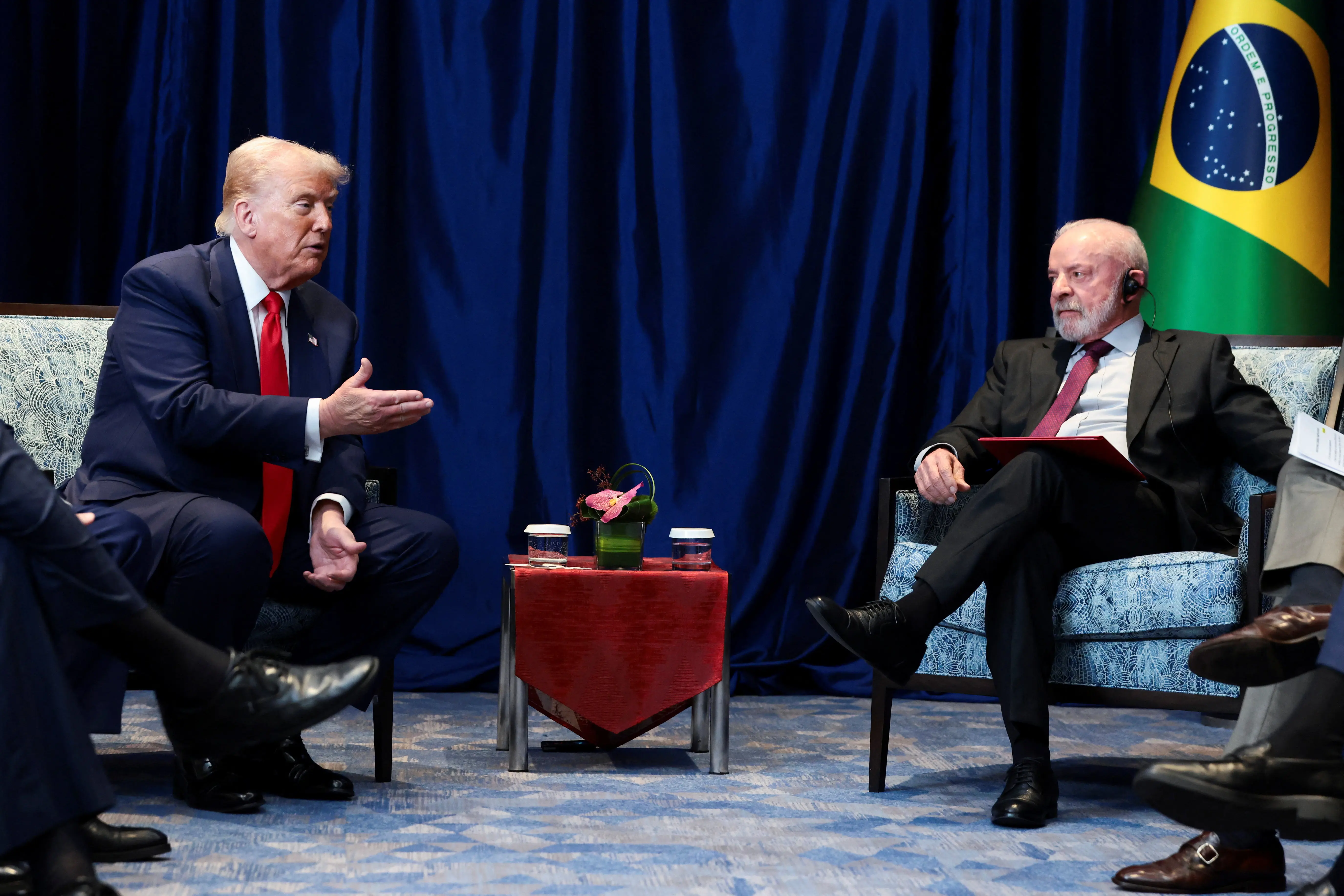 Trump e Lula se reúnem à margem da 47ª cúpula da Associação das Nações do Sudeste Asiático (Asean) em Kuala Lumpur, Malásia - 26/10/2025 | Foto: Evelyn Hockstein/Reuters