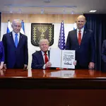 Trump assina livro em Israel