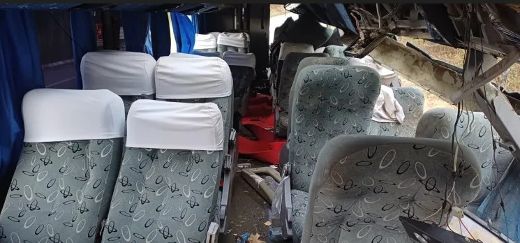 Acidente com ônibus de turismo deixa mortos e feridos no Agreste de Pernambuco | Foto: Divulgação/PRF