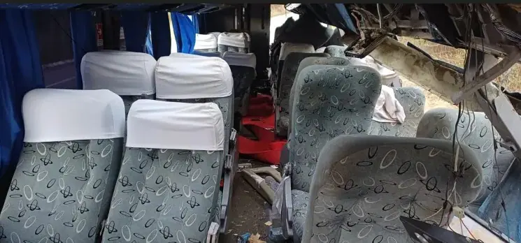 Acidente com ônibus de turismo deixa mortos e feridos no Agreste de Pernambuco | Foto: Divulgação/PRF
