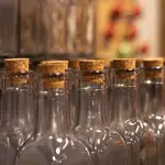 Vasilhames de bebida alcoólica | Foto: Freepik