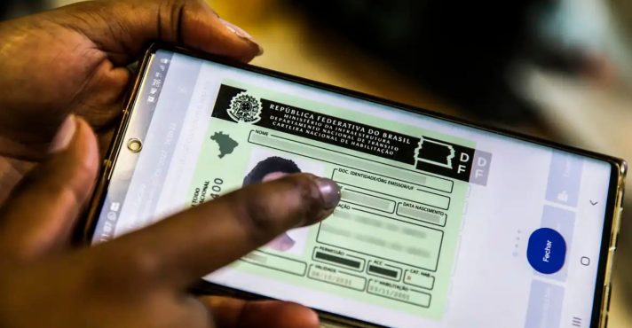 Segundo o Ministério dos Transportes, sem a obrigatoriedade de autoescola, o valor para emissão das CNH pode cair 80% | Foto: Marcello Casal Jr./Agência Brasil