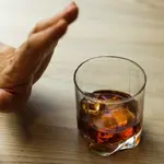 copo de bebida alcoólica destilada - ministério da saúde - intoxicação por metanol