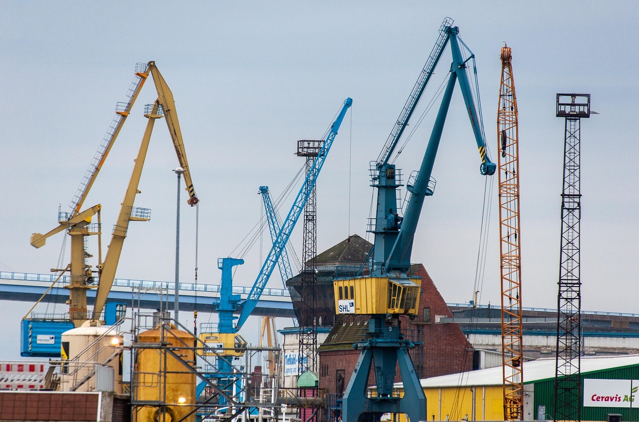 Indústria tem produção estagnada, estoques altos e recuo nos empregos no 3º trimestre