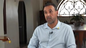 Eli Sharabi, ex-refém do Hamas | Foto: Reprodução/CBS