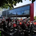 Protesto de motoboys em São Paulo; IBGE
