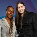 A apresentadora Maju Coutinho e o influencer Felca estão na versão atual do Fantástico | Foto: Globo/Daniela Toviansky
