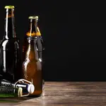 Garrafas de bebidas alcoólicas | Foto: Reprodução/Freepik
