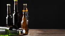 Garrafas de bebidas alcoólicas | Foto: Reprodução/Freepik