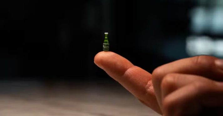 Do tamanho de um grão de arroz: a menor cerveja já feita no mundo | Foto: Reprodução/Carlsberg