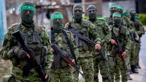 Terroristas do Hamas patrulham ruas de Gaza, em meio a tensões com clãs rivais que disputam influência no território | Foto: Divulgação/IDF